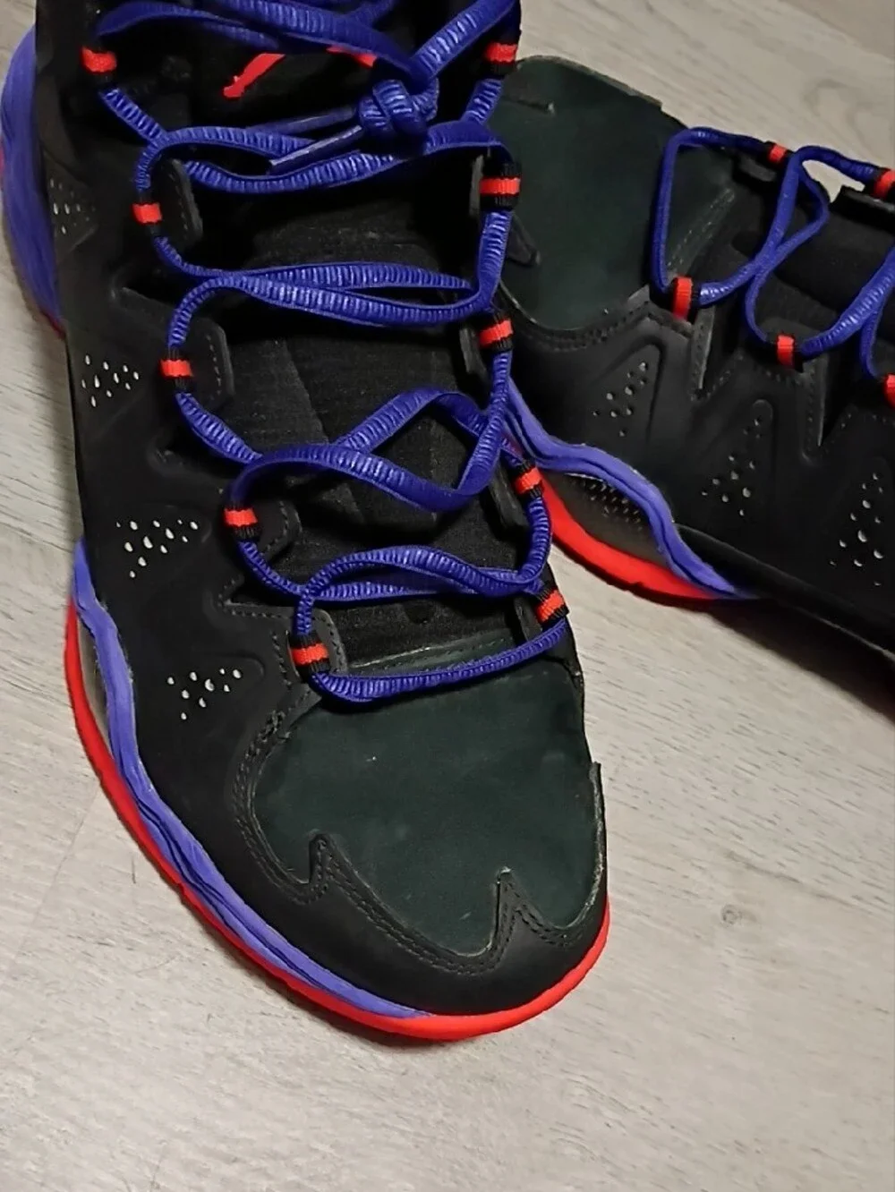 Jordan Men's Black / Purple High-Top Basketball Shoes